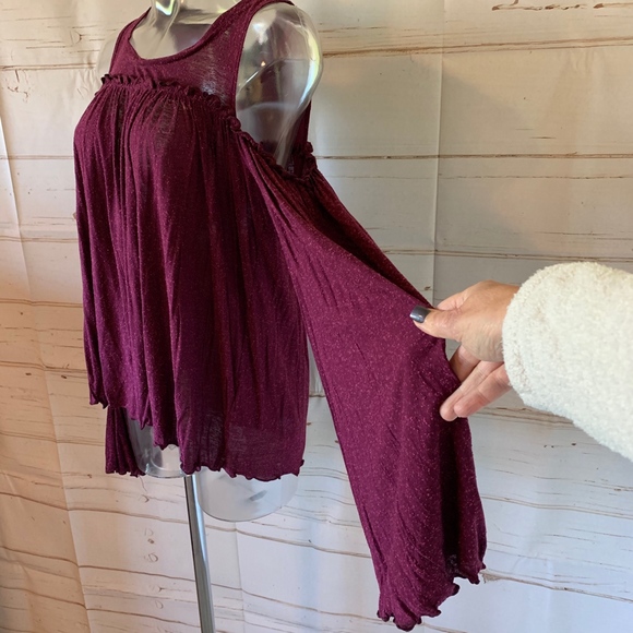 CHASER Cold Shoulder Bell Sleeve Sangria Top L - Picture 4 of 7